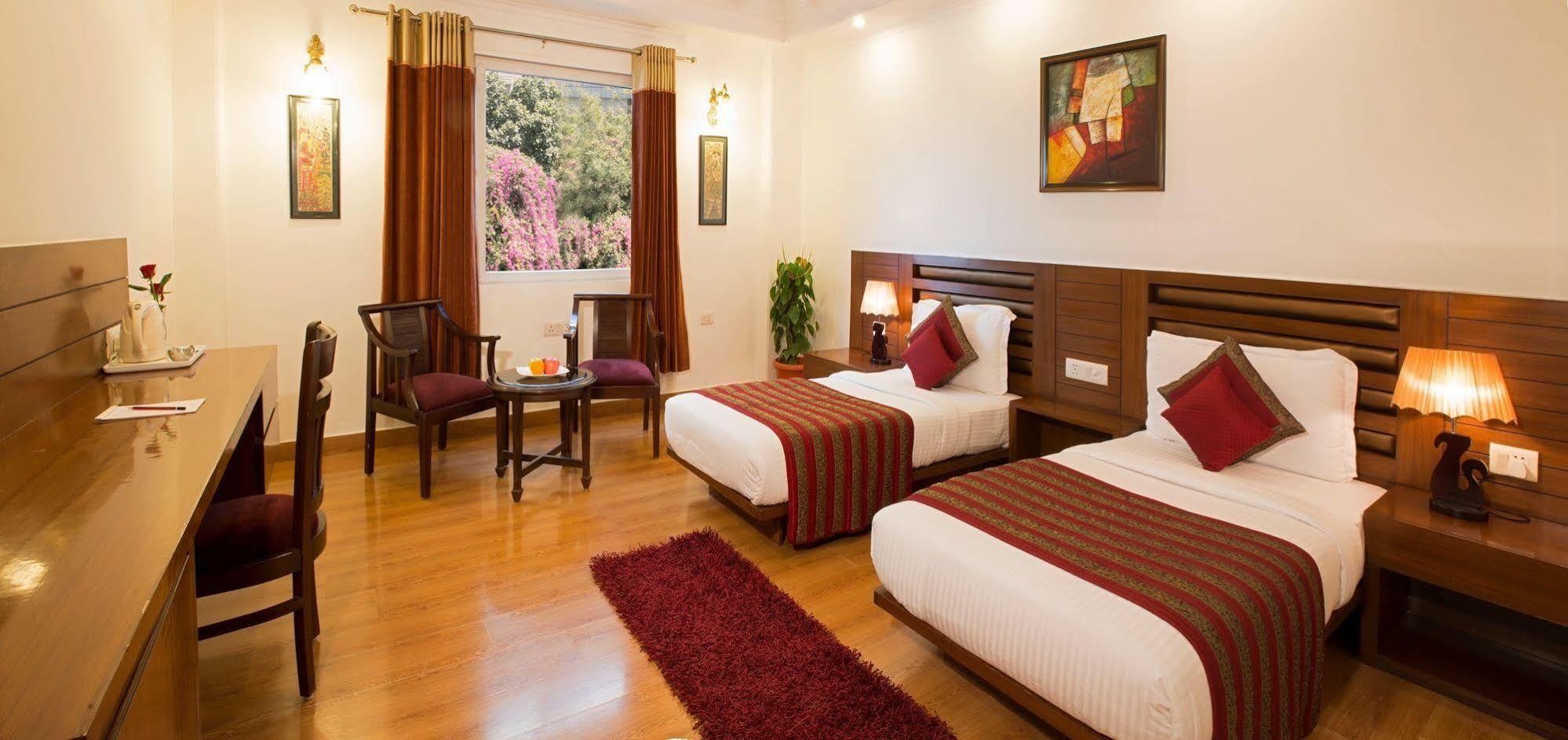 Anila Hotel Naraina Vihar ニューデリー エクステリア 写真